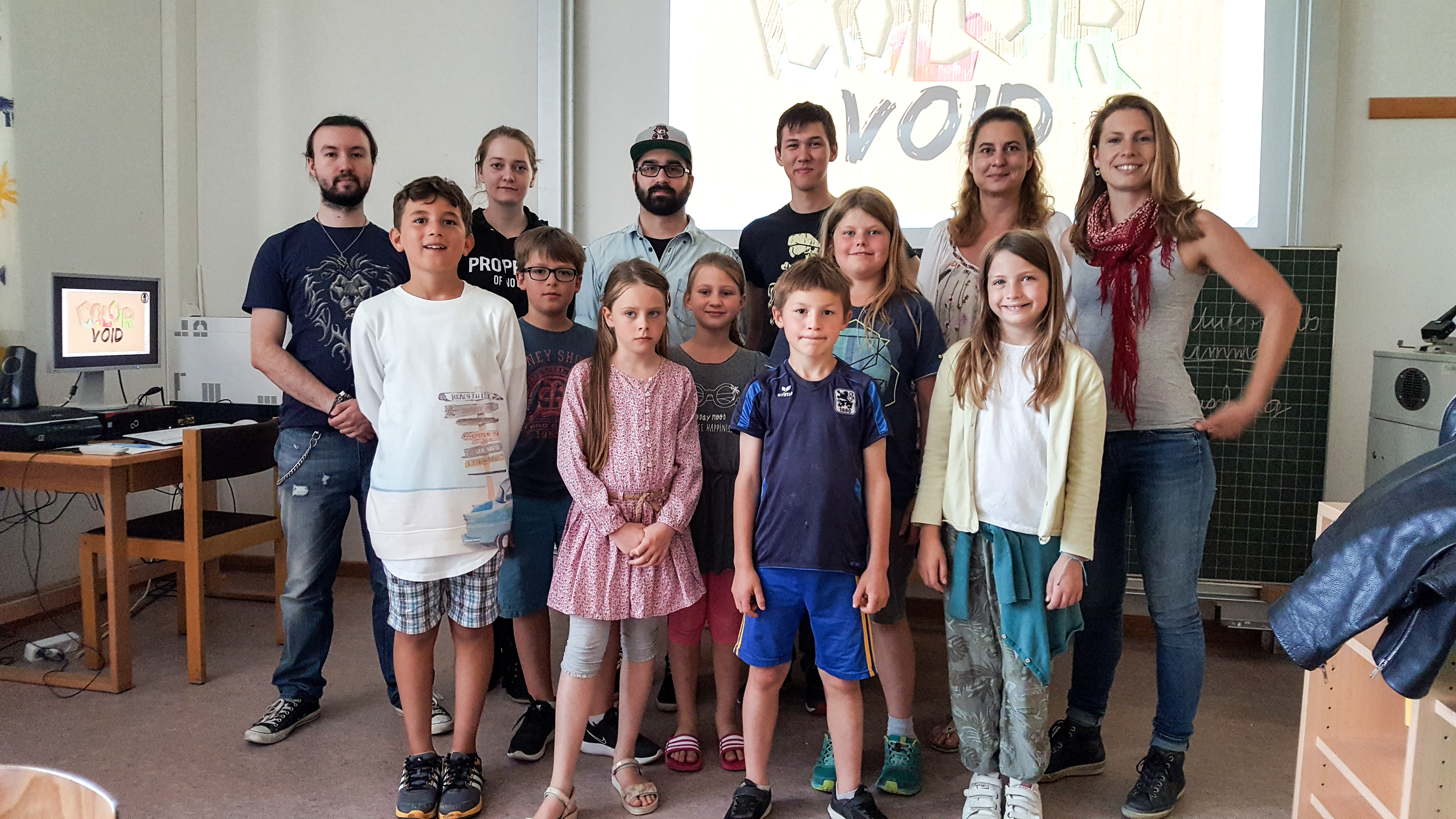 Spaß muss es machen: Grundschüler der Rotbuchenschule testen das Spiel „Colorvoid“ der Game Designer der MD.H München