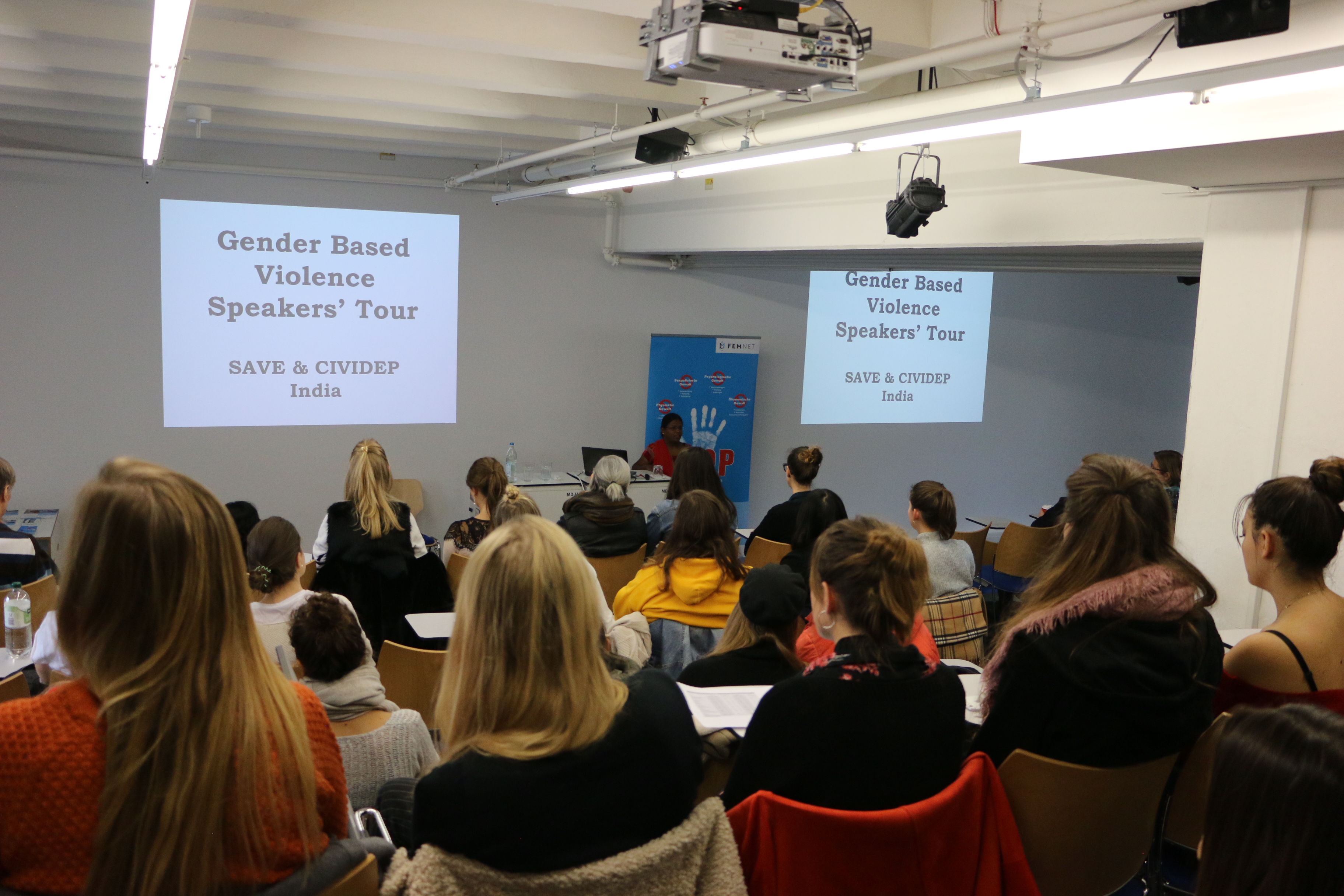 Vortrag von zwei indischen Arbeitsrechtsaktivistinnen im Rahmen der FEMNET Speakers-Tour