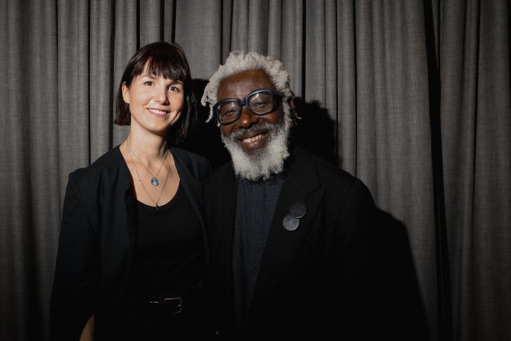 Prof. Natascha von Hirschhausen mit T-Michael, Gründer von Norwegian Rain. / Prof. Natascha von Hirschhausen with T-Michael, Founder of Norwegian Rain.