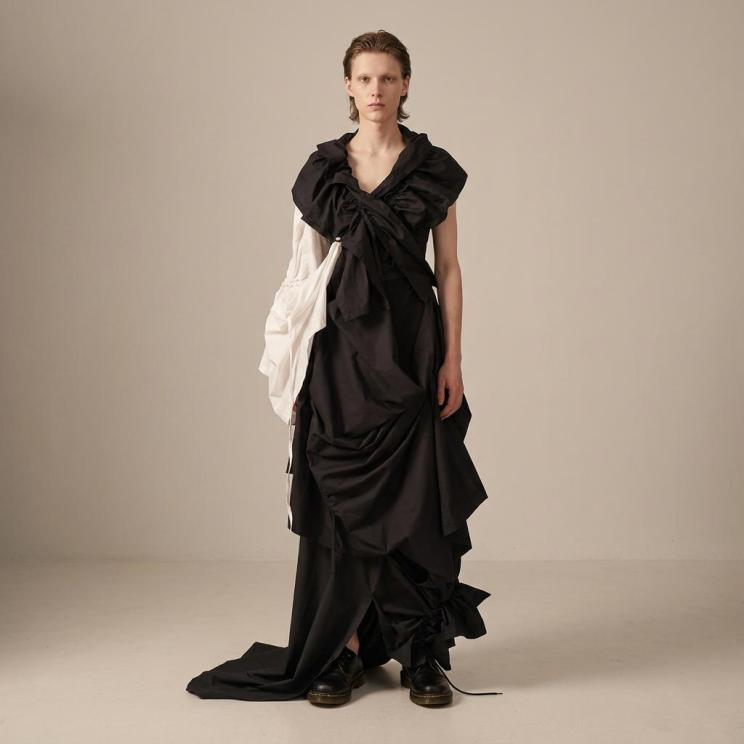 Form neu gedacht: ein Look aus „You Must Create".