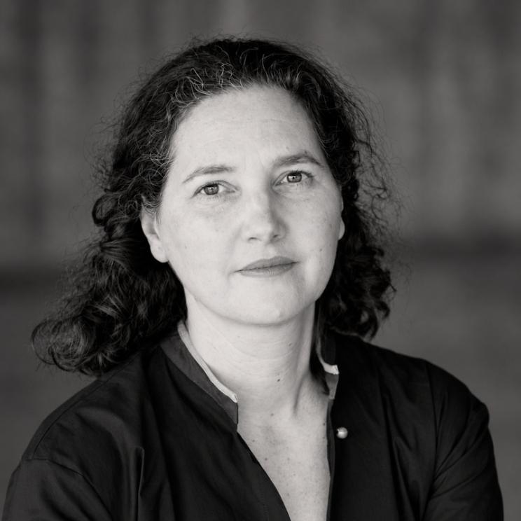 Harriet_Haeussler_Portraet_SW_800x800.jpg
