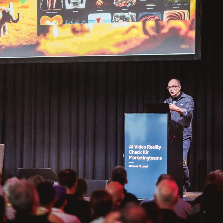 Prof. Thomas Gronert beim Vortrag auf dem AI Superevent 2026 in Wien / Prof. Thomas Gronert speaking at the AI Superevent 2026 in Vienna