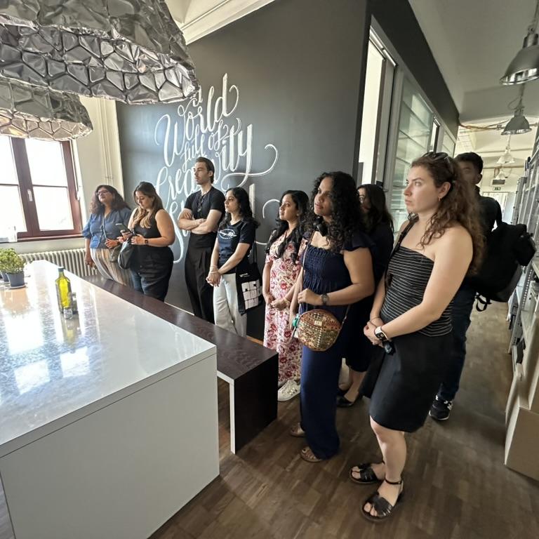 Design Management Studierende zu Besuch bei dan pearlman: Brand Experience zum Anfassen