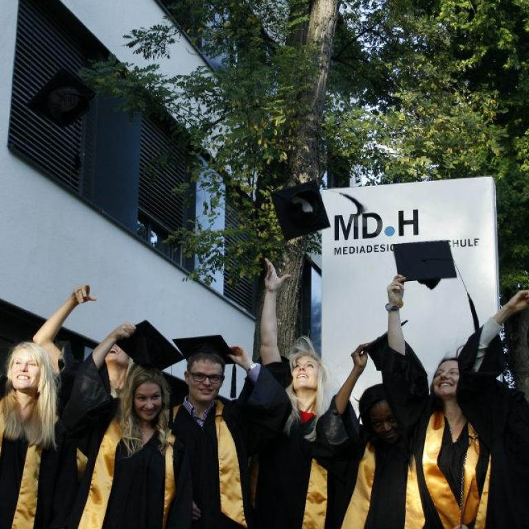 Feierliche Graduierungsfeiern an allen drei Hochschulstandorten 
