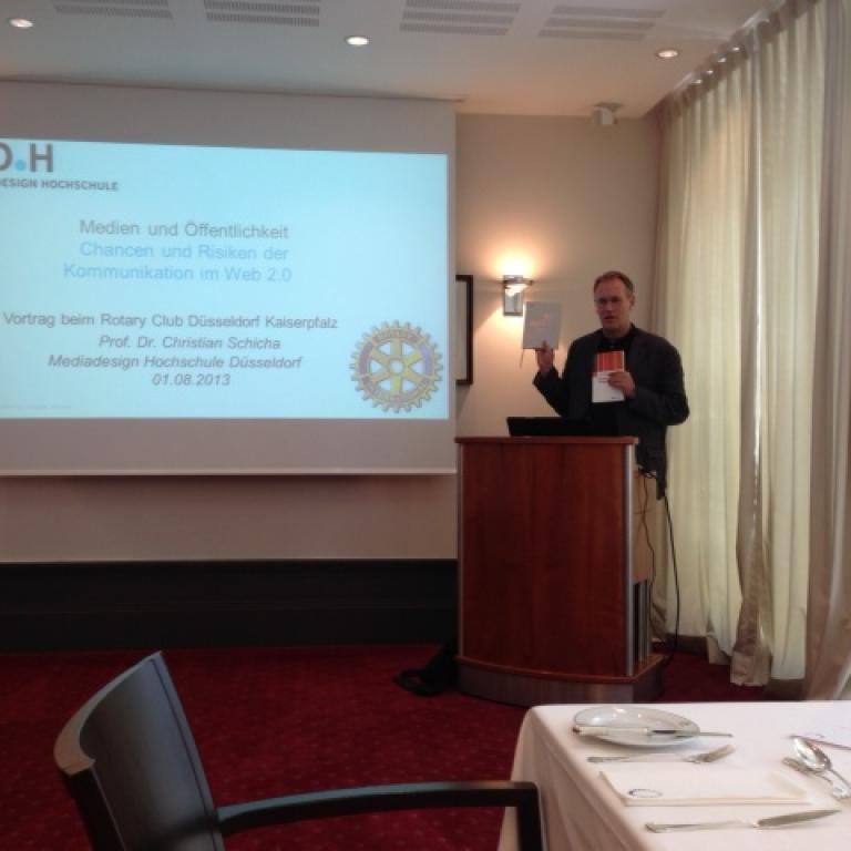 Chancen und Risiken der Kommunikation im Web 2.0. 