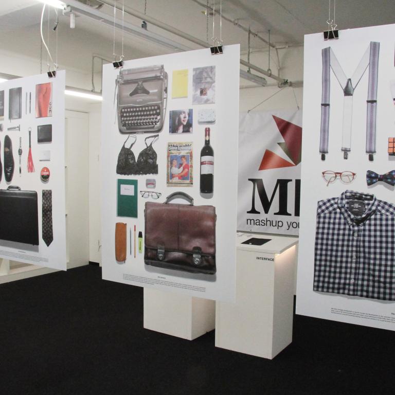 Kaffeemühle, Flachmann, Lederpeitsche.