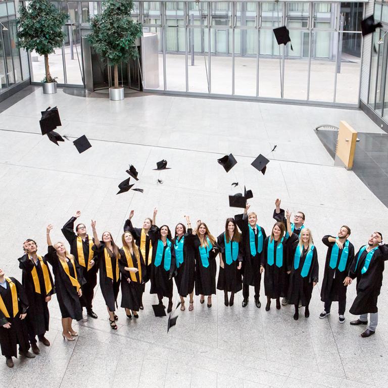 Graduierungsfeiern der Herbstabsolventen in Berlin, Düsseldorf und München