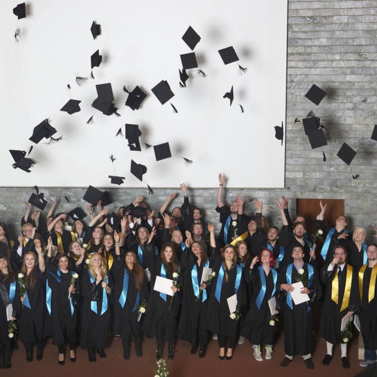 Graduierungsfeier der Herbstabsolventen: feierlich, fröhlich und berührend in Berlin