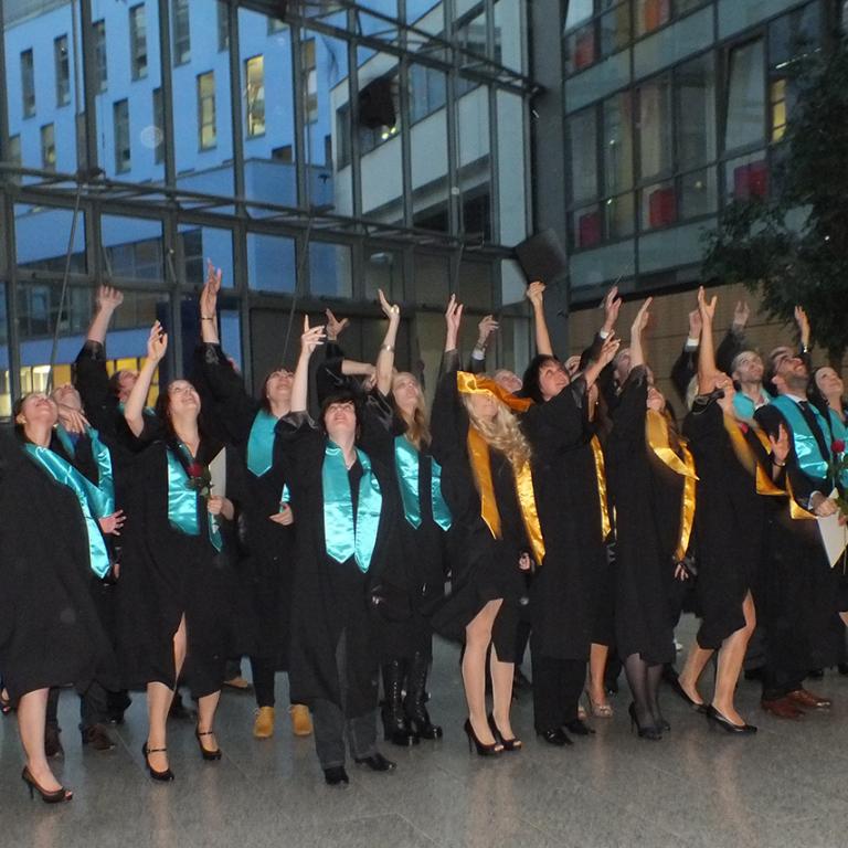 Graduierung der Düsseldorfer Absolventen - HERZLICHEN GLÜCKWUNSCH!