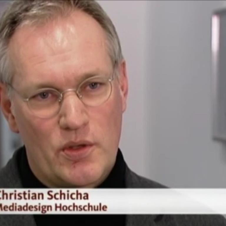 Charlie-Hebdo-Motivwagen in Menden