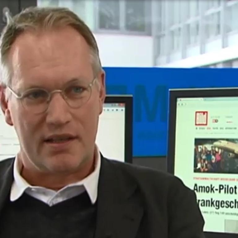 Zur Medienberichterstattung nach dem Flugzeugabsturz zwischen Informationsauftrag, Spekulation und Voyeurismus 