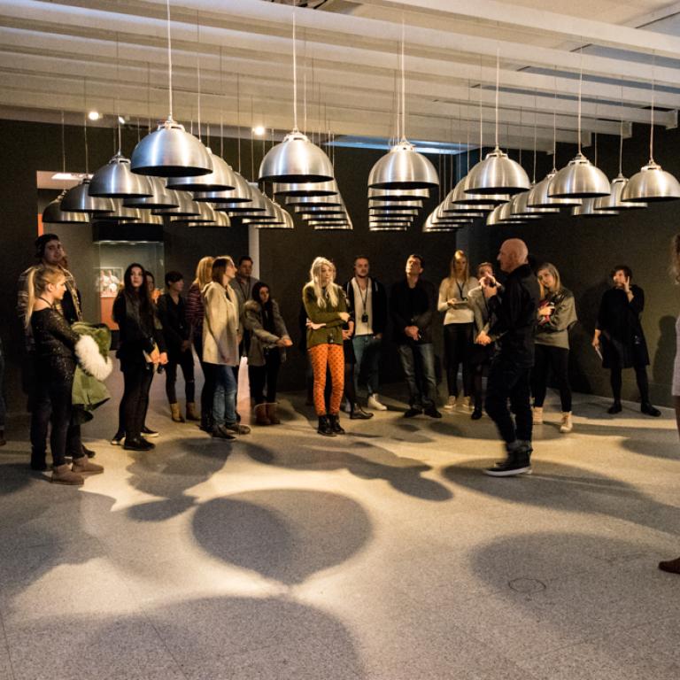 Junge Kreative stellen in der Bundeskunsthalle Bonn aus