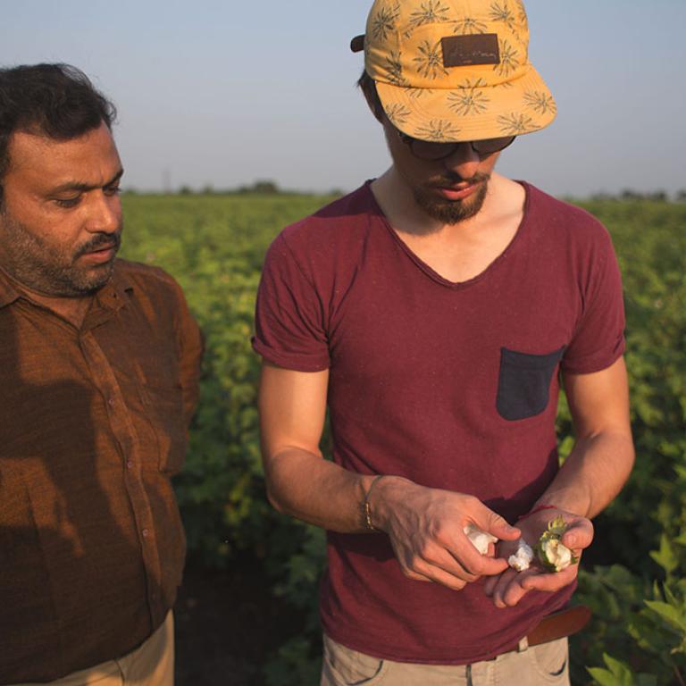 Der Start eines Projekts – Zwei junge Visionäre entdecken die Textilwelt und gründen ein Fair Fashion Start-up-Unternehmen  