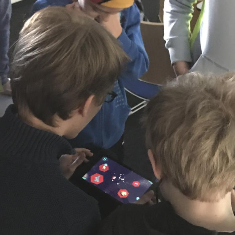 Munich International School besucht den Studiengang Game Design