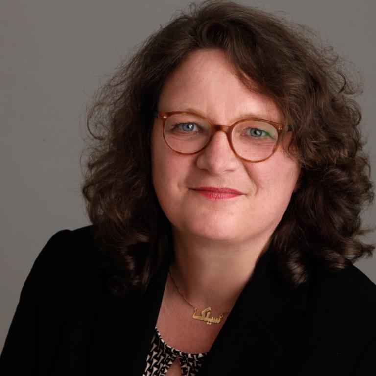 Eine neue Professorin an der MD.H in Düsseldorf im Fachbereich Medien- und Kommunikationsmanagement:  Dr. Silke Kettig erhielt ihre Ernennungsurkunde.