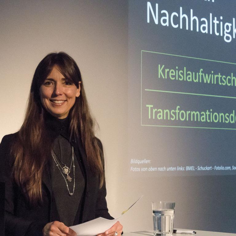 Der Wandel zur Nachhaltigkeit – Antrittsvorlesung der neuen Professorin Claudia Schwarz im Fachbereich Modemanagement