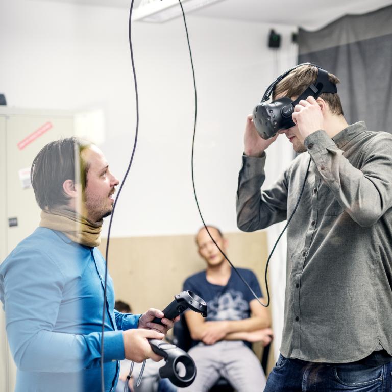 Was VR/AR Industrieanwendungen von Computerspielen lernen können
