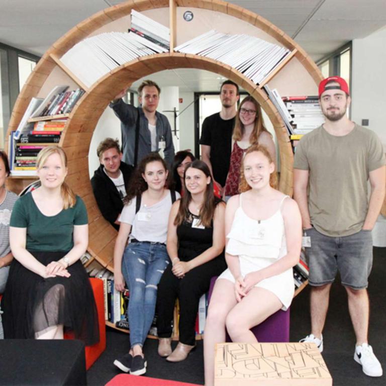 Exkursion mit Studierenden vom Fachbereich Mediadesign zu Saatchi & Saatchi Düsseldorf